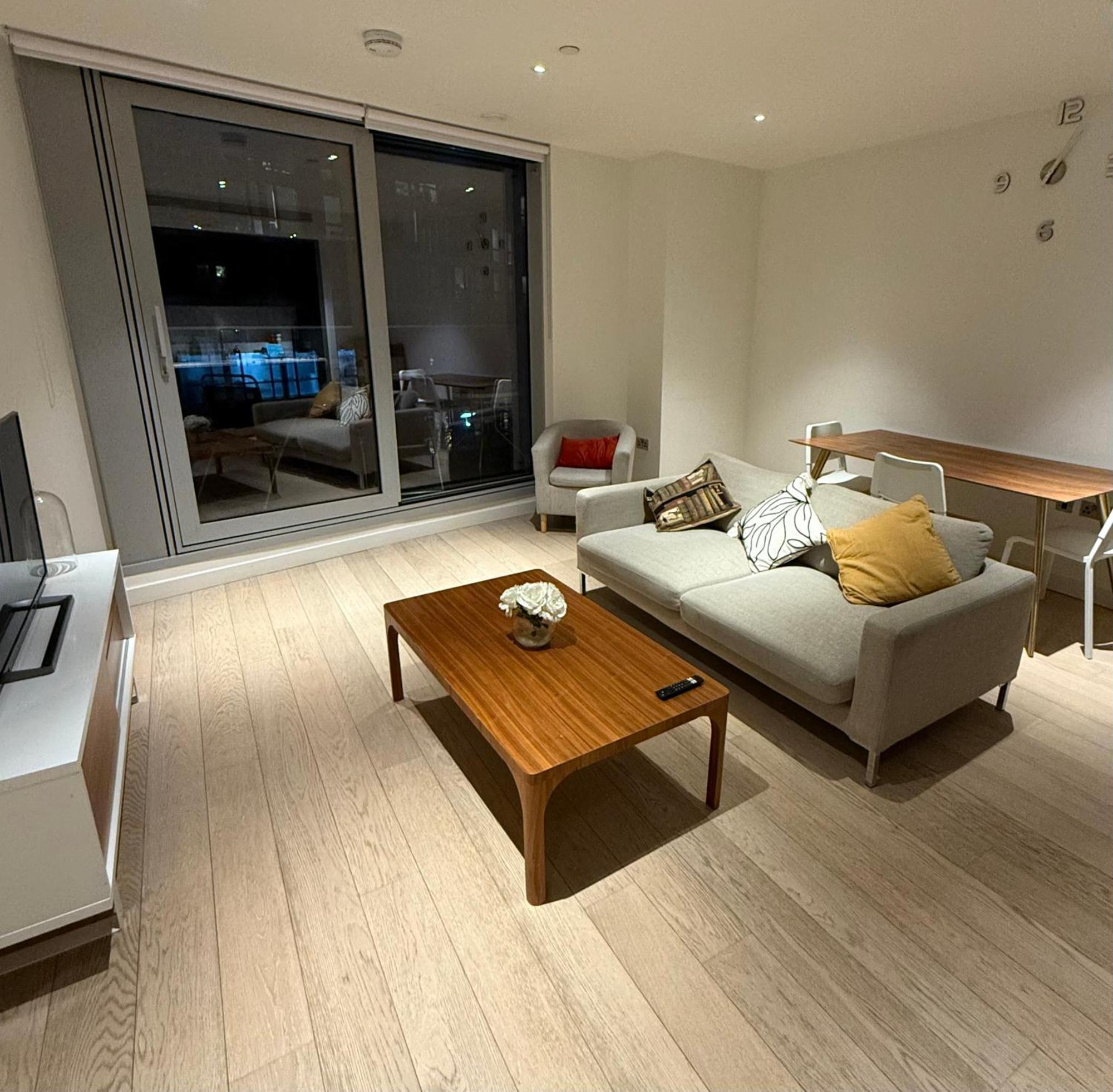 Luxury Modern 2 Bed Flat With Balcony And City View - Canary Wharf City Center Londres Exterior foto